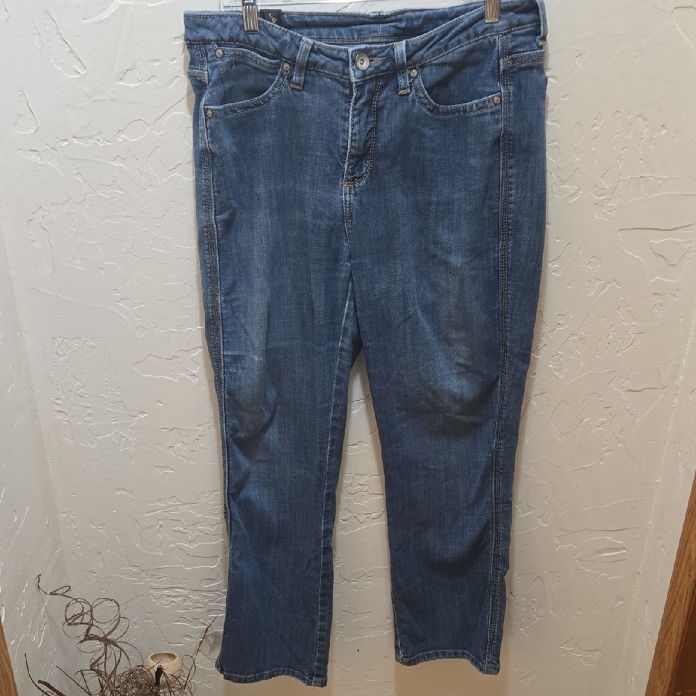 Aura Women's Cropped Blue Jeans